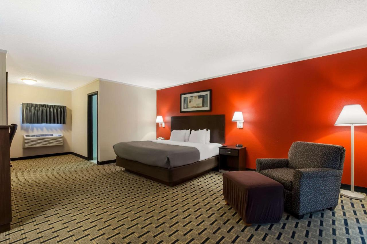 Quality Inn & Suites מילוויל מראה חיצוני תמונה
