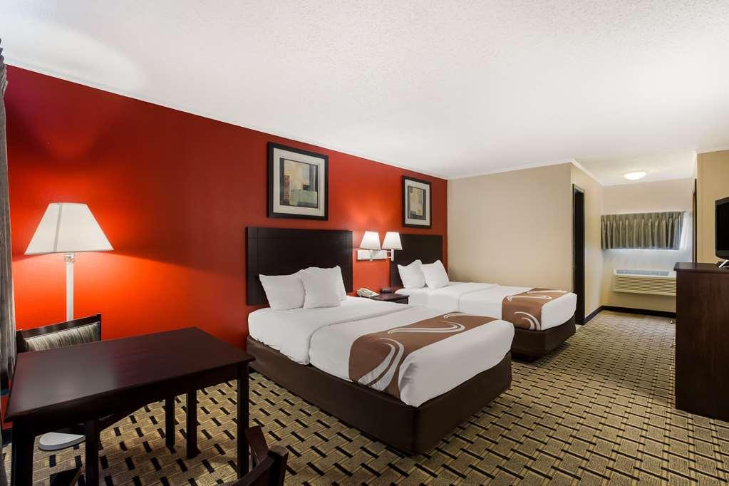 Quality Inn & Suites מילוויל חדר תמונה