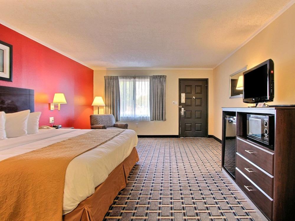 Quality Inn & Suites מילוויל מראה חיצוני תמונה