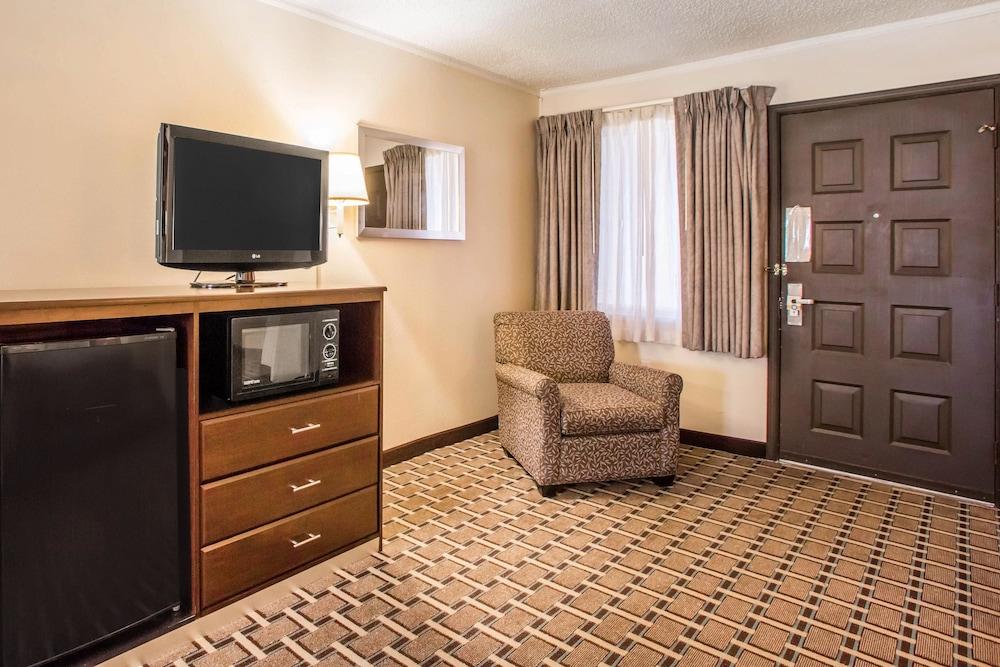Quality Inn & Suites מילוויל מראה חיצוני תמונה