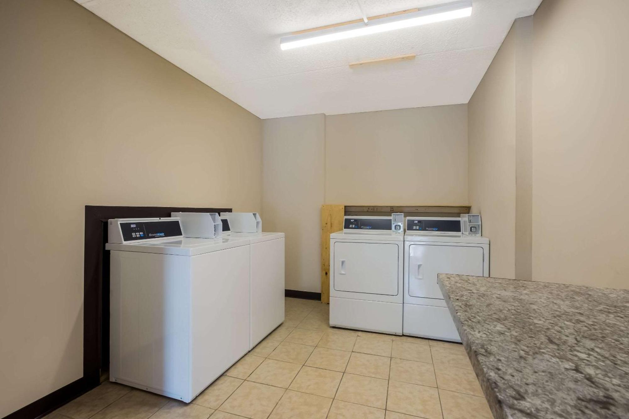 Quality Inn & Suites מילוויל מראה חיצוני תמונה
