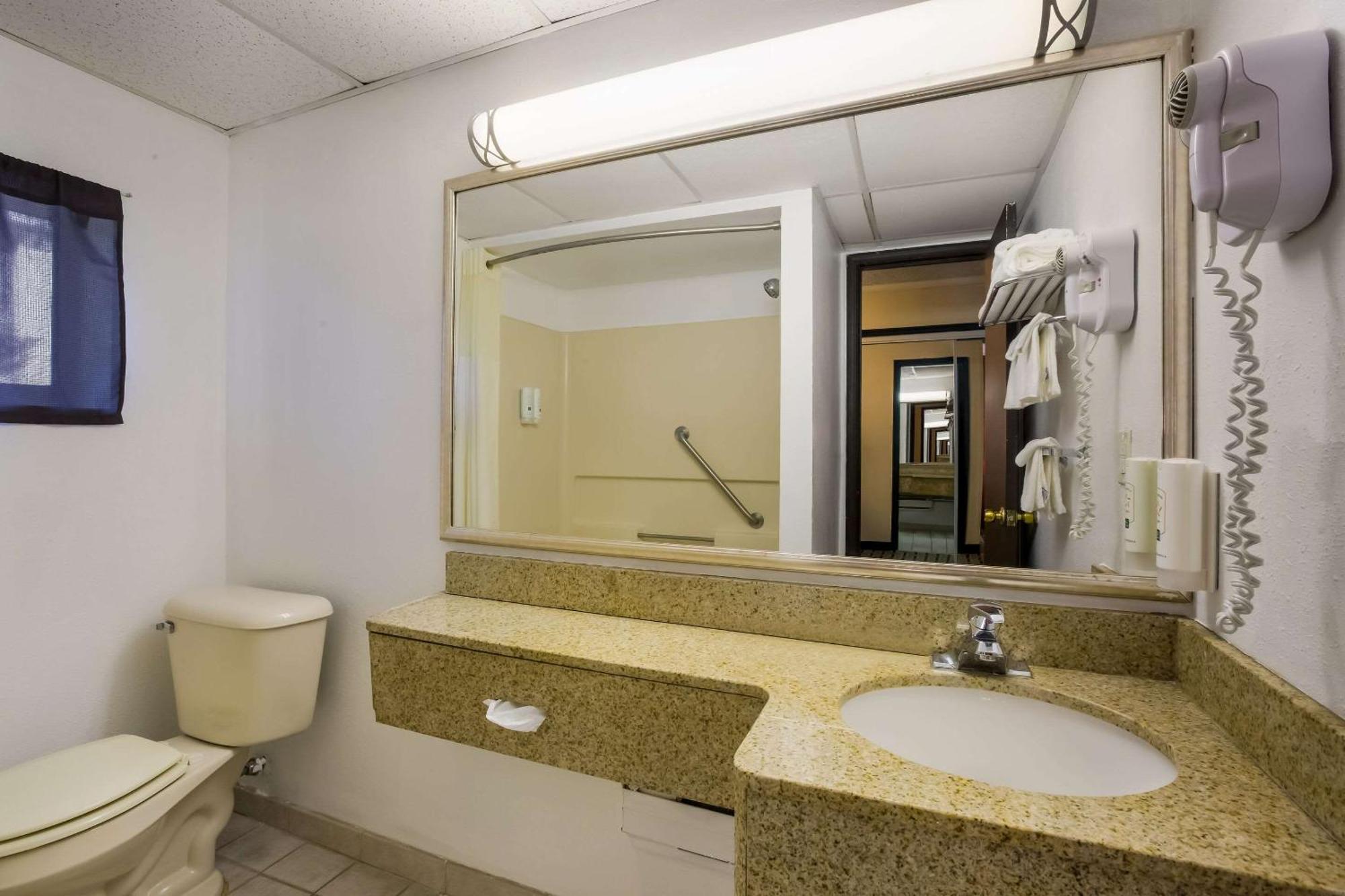 Quality Inn & Suites מילוויל מראה חיצוני תמונה