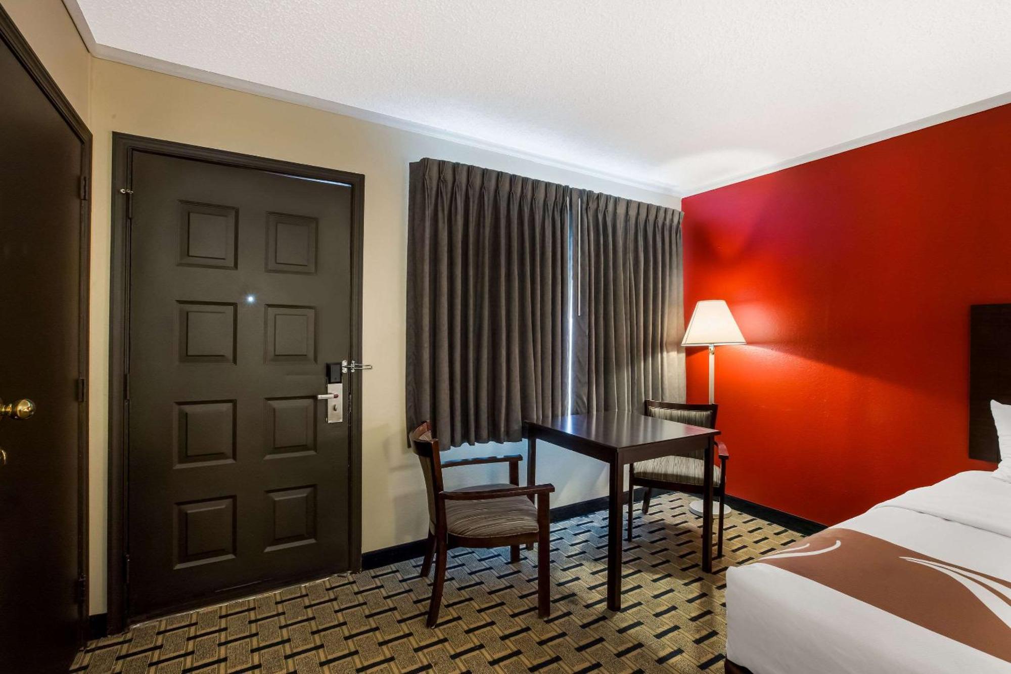 Quality Inn & Suites מילוויל מראה חיצוני תמונה
