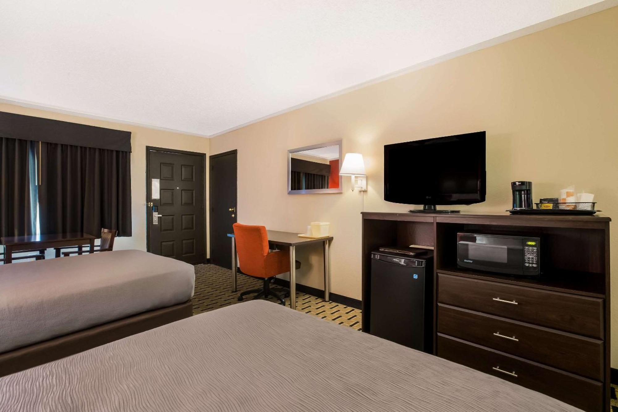 Quality Inn & Suites מילוויל מראה חיצוני תמונה