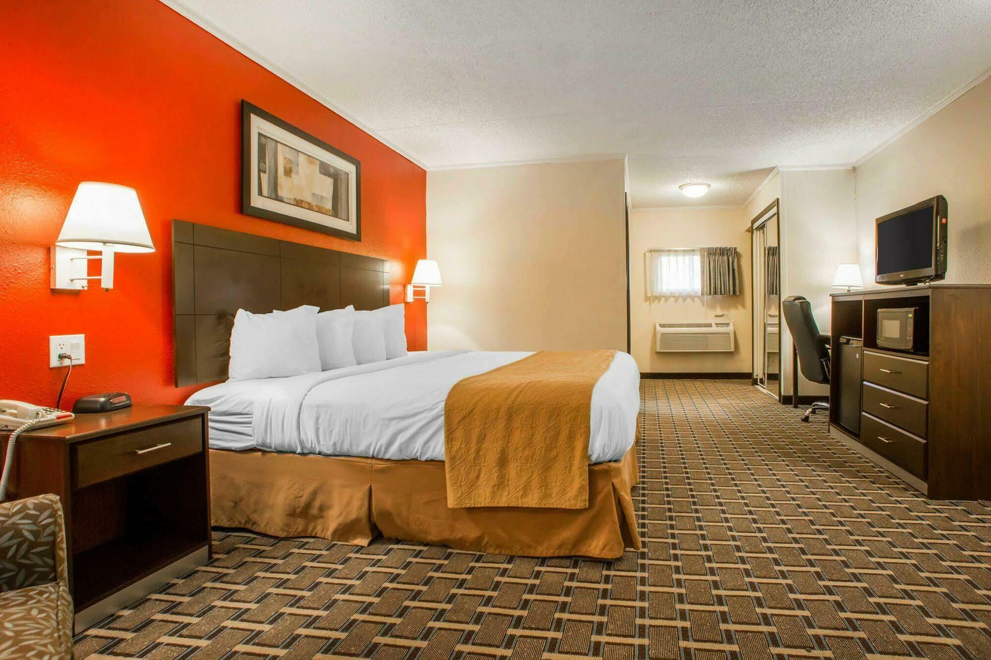 Quality Inn & Suites מילוויל מראה חיצוני תמונה