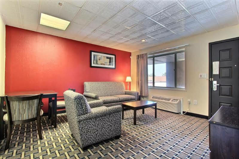 Quality Inn & Suites מילוויל מראה חיצוני תמונה